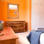 B-rent Mariposa Private Garden Appartement *